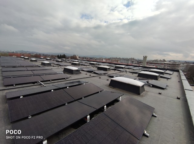 Občina Trzin uspešno izvedla postavitev sončne elektrarne na objektu Športna dvorana Trzin