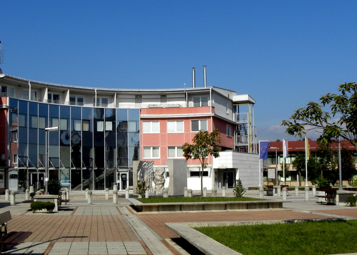 Množično presejalno testiranje SARS-CoV-2 s hitrimi antigenskimi testi