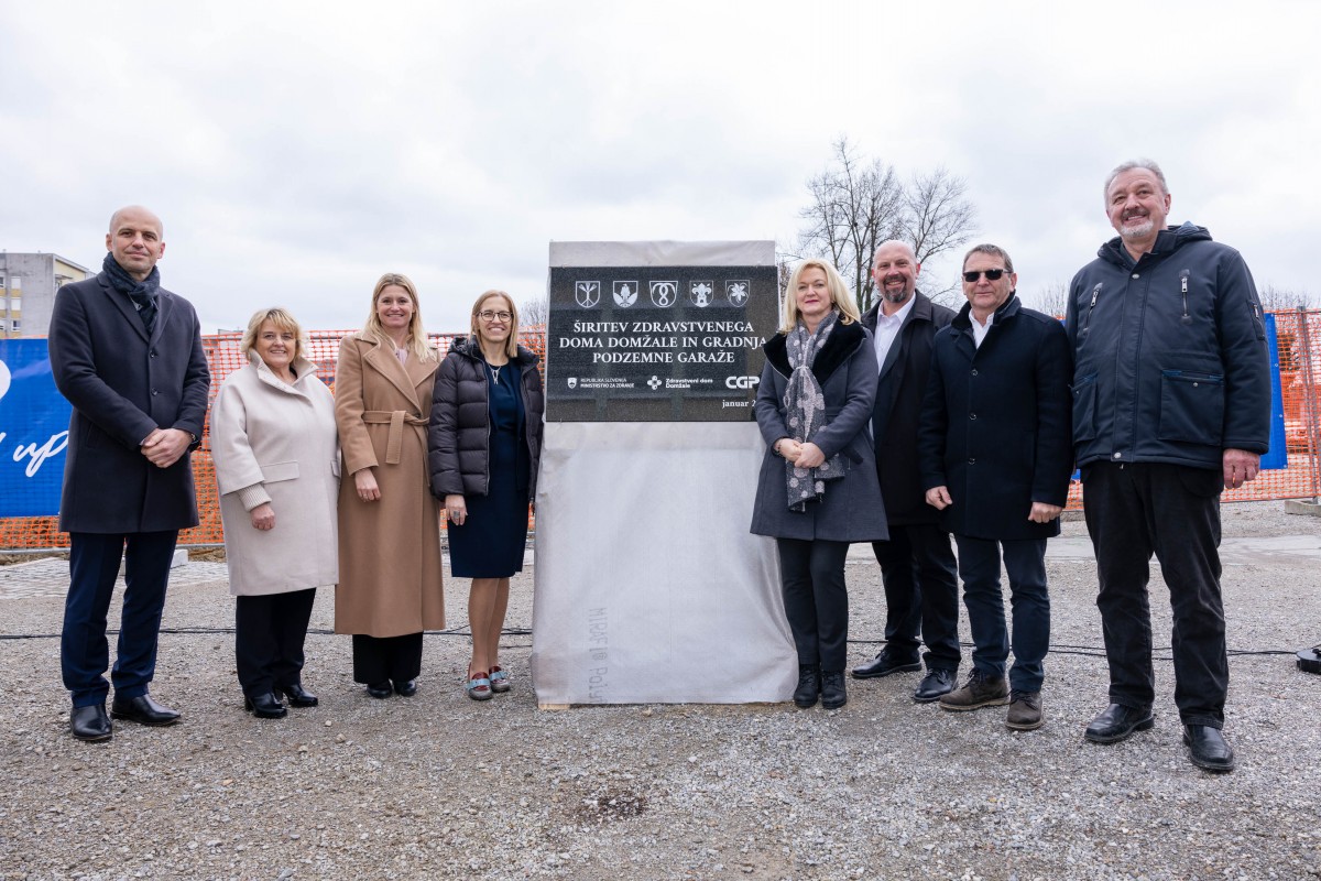 Odkritje temeljnega kamna za prizidek Zdravstvenega doma Domžale